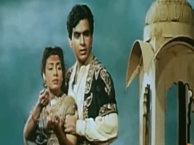 Aurat First Bollywood Movie Holi Celebration, All Credit Goes To Mehboob Khan | बॉलीवुड में सबसे पहले इस फिल्म से हुई होली की शुरुआत, महबूब खान ने सेट किया था इंडस्ट्री में ये ट्रेंड
