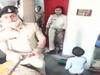 बिहार की 'लट्ठमार' पुलिस! छापेमारी के दौरान महिला ने बनाया Video तो चलाई लाठी, कहा- ये क्या...