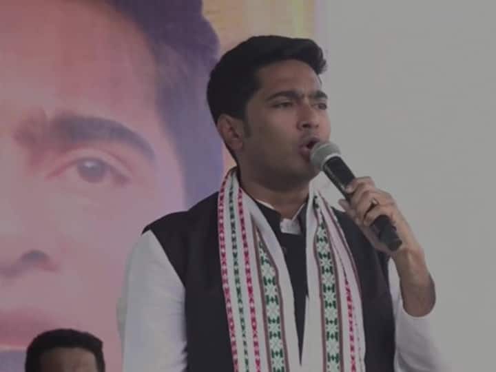 कोयला घोटाले मामले में ईडी पहले अभिषेक बनर्जी से 21 मार्च को पूछताछ करेगी और फिर 22 मार्च को रुजिरा बनर्जी से पूछताछ करेगी. वहीं, दिल्ली हाई कोर्ट ने निदेशालय के समक्ष पेश होने के लिए उन्हें जारी समन को चुनौती देने वाली यचिका 11 मार्च को खारिज कर दी थी.