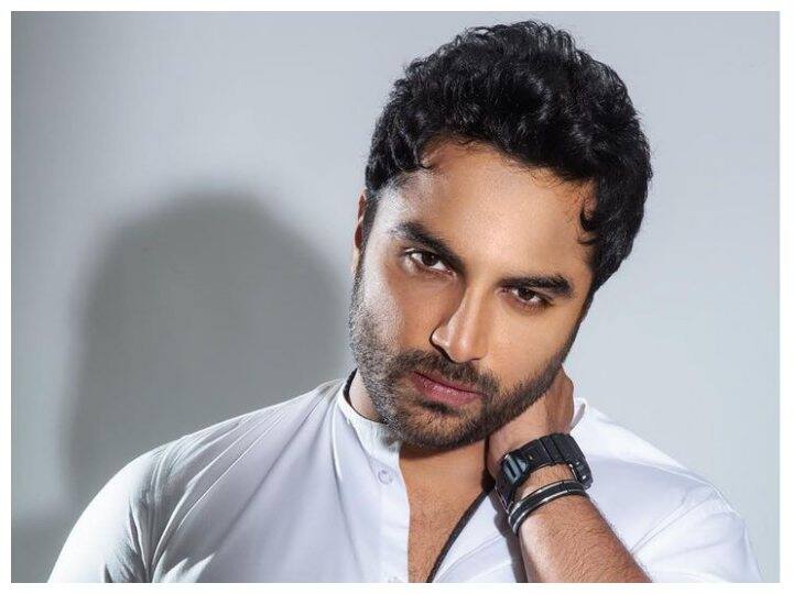 Vishwak Sen: విశ్వక్ సేన్తో పడలేదు, సినిమా నుంచి వాకౌట్ చేసిన దర్శకుడు! Vishwak Sen will direct Das Ka Dhamki now, Director Naresh Kuppili is replaced by Hero Vishak Sen Vishwak Sen: విశ్వక్ సేన్తో పడలేదు, సినిమా నుంచి వాకౌట్ చేసిన దర్శకుడు!