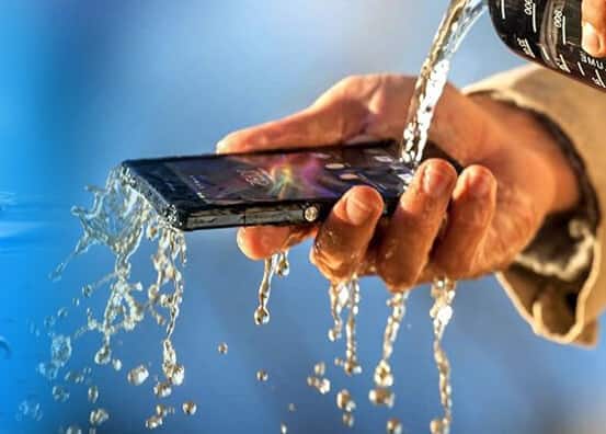 holi tips : you can dry out water from your smartphone with this steps હોળીઃ પાણીથી પલળી જાય તમારો મોંઘો ફોન તો ચિંતા નહીં, આ ઘરેલુ ટિપ્સથી થઇ જશે ઠીક, જાણો.........