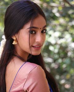 Anukreethy Vas: ஊரை வெல்லும் தோகை நானே... நடிகை அனுக்ரீத்தி வாஸ் லேட்டஸ்ட் க்ளிக்ஸ் !