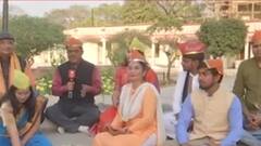 Holi 2022: होली के मौके पर कवियों का तड़का,कविताओं में घुला राजनीतिक रंग