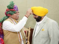 हरियाणा राजभवन में खेली गई फूलों की होली, मनोहर लाल और भगवंत मान ने एक-दूसरे को लगाया गुलाल