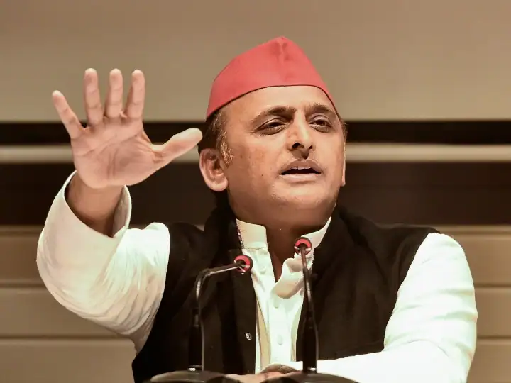 UP News: बाराबंकी की कुर्सी विधानसभा में लोगों से मिले अखिलेश यादव, बीजेपी की जीत को लेकर किया ये कटाक्ष