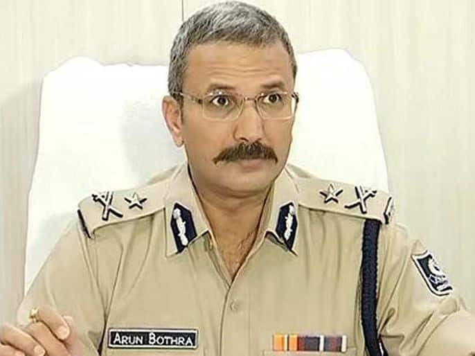 IPS officer asked to open handbag at airport; authorities shocked after what was found IPS Green Peas : కచ్చా బాదాం లాగానే కిలో పచ్చి బఠాణీ, ఐపీఎస్‌ టైమింగ్‌కి నెటిజన్లు ఒకటే నవ్వులు