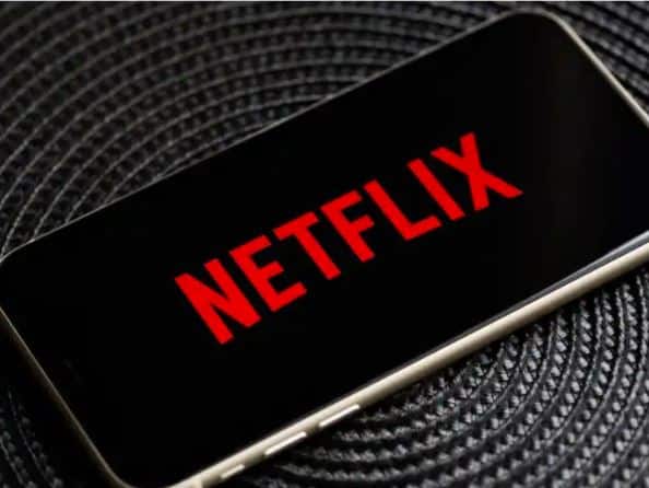 Netflix lays off 300 employees as bad year continues to hit company Netflix : 'नेटफ्लिक्स' तोट्यात... 300 कर्मचार्‍यांना कामावरून काढलं