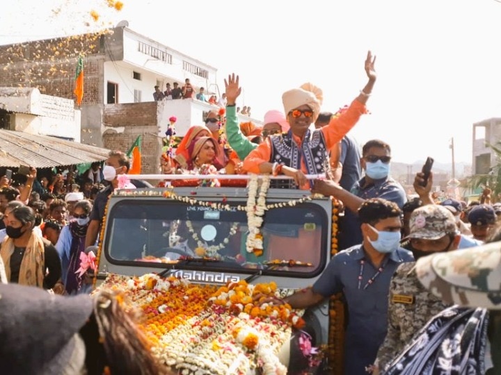 Watch: भगोरिया उत्सव में आदिवासी वेशभूषा में दिखे सीएम शिवराज सिंह चौहान, किया पारंपरिक नृत्य