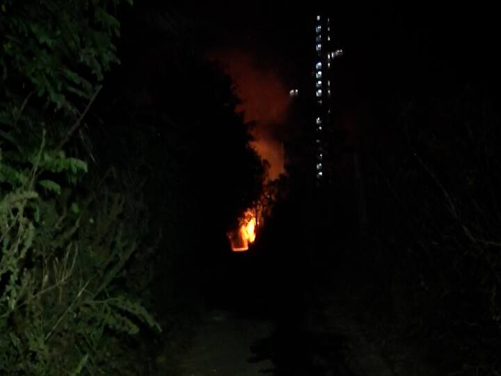 रात्री 3 च्या दरम्यान आग नियंत्रणात आली होती. खारघर अग्निशमन विभागाच्या तीन गाड्या आगीवर नियंत्रण मिळवण्यासाठी कार्यरत होत्या.