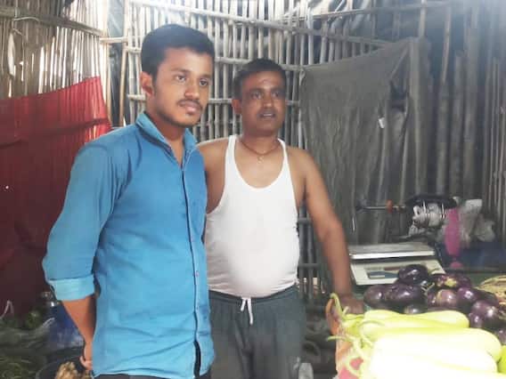 Bihar Board Inter Commerce Topper 2022: पिता बेचते हैं सब्जी, मां करती है सिलाई, बेटा बना कॉमर्स में बिहार का टॉपर Bihar Board Inter Commerce Topper 2022: पिता बेचते हैं सब्जी, मां करती है सिलाई, बेटा बना कॉमर्स में बिहार का टॉपर