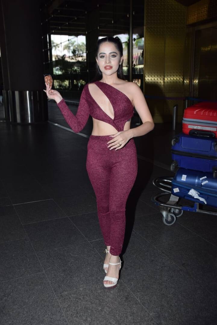 आमतौर उर्फी अजीबो-गरीब ड्रेस में नज़र आती हैं, लेकिन हाल ही में जब एक्ट्रेस एयरपोर्ट पर स्पॉट हुईं तो काफी अलग लग रही थीं.