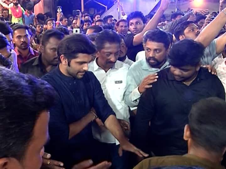 महाराष्ट्र नवनिर्माण सेनेचे नेते अमित ठाकरे यांनी होळीसाठी मुंबईतील प्रसिद्ध वरळी कोळीवाड्यात हजेरी लावली.