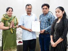 Delhi News: दिल्ली हिंसा में जान गंवाने वाले IB कर्मी अंकित शर्मा के भाई को केजरीवाल सरकार ने दी सरकारी नौकरी