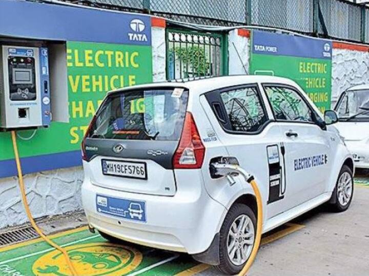Electric Car: Should it is the right time to buy electric car for rural area person check details Electric Car:  ગામડામાં રહેતા લોકોએ હાલ ઈલેક્ટ્રિક કાર ખરીદવી જોઈએ ? જાણો શું આવી શકે છે પરેશાની