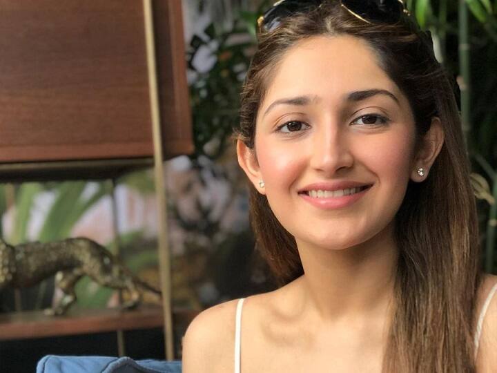 Sayyeshaa Latest Photos viral on social media Sayyeshaa Latest Photo: ஆளே மாறிப்போன ஆர்யா மனைவி சாயிஷா.. வைரலாகும் புகைப்படம் உள்ளே..