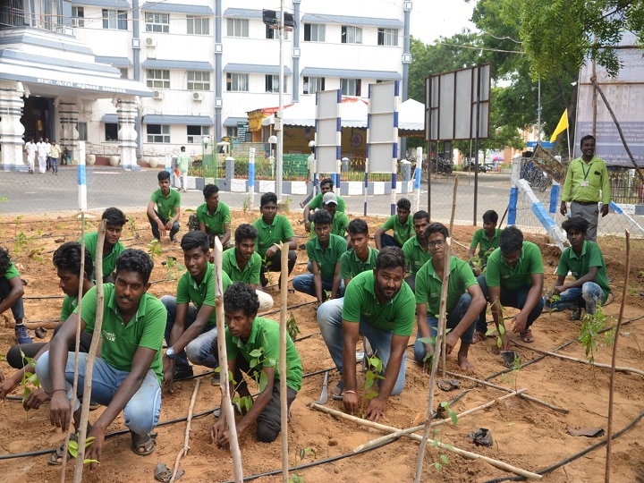 மரங்கள் இன்றி பாலைவனமாக இருந்த டெல்டாவை சோலைவனமாக மாற்றிய இளைஞர்கள்! குவியும் பாராட்டு