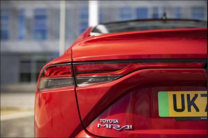 Toyota Mirai Review: Near 1000 km per litre! Toyota Mirai hydrogen car Review: লিটারে দেয় প্রায় ১০০০ কিমি রেঞ্জ, বিস্ময় গাড়ি টয়োটা মিরাই