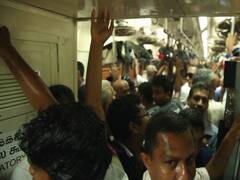Sri Lanka Crisis: ‛சமாளிக்க முடியல... ஏதாவது பண்ணுங்க...’ இலங்கை போக்குவரத்து அமைச்சருக்கு ஸ்டேஷன் மாஸ்டர்கள் கோரிக்கை!