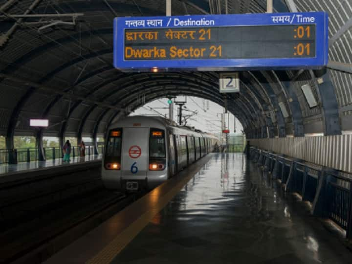 Holi 2022: Delhi Metro Services Not To Be Available Till 2.30 PM. Know Holi Guidelines Holi 2022: Delhi Metro Services Not To Be Available Till 2.30 PM. Know Holi Guidelines