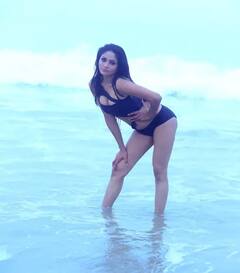 બીચ પર ખુલ્લા વાળ, ઓછા મેકઅપમાં બૉડી ટૉન્ડ કરીને ભોજપુરી એક્ટ્રેસે મચાવ્યો તહેલકો, તસવીરો વાયરલ