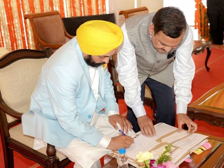 Bhagwant mann into action after becoming cm of punjab, said not waste single day Punjab News: सीएम बनते ही एक्शन में हैं भगवंत मान, कहा- एक दिन भी नहीं कर सकते बर्बाद