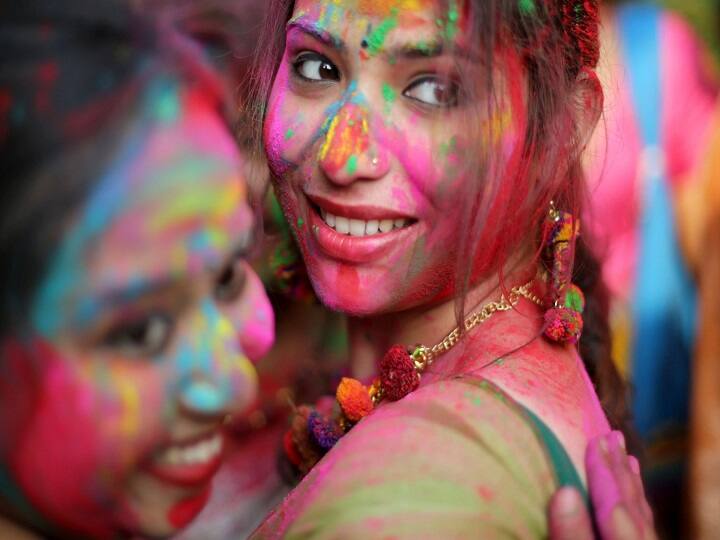 Holi 2022: Know Here Types of Holi celebrated in different parts of India Holi 2022: இந்தியாவின் பல்வேறு பகுதிகளில் கொண்டாடப்படும் ஹோலி வகைகள்:  எங்கே? எப்படி?