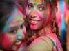 Holi 2022: இந்தியாவின் பல்வேறு பகுதிகளில் கொண்டாடப்படும் ஹோலி வகைகள்: எங்கே? எப்படி?