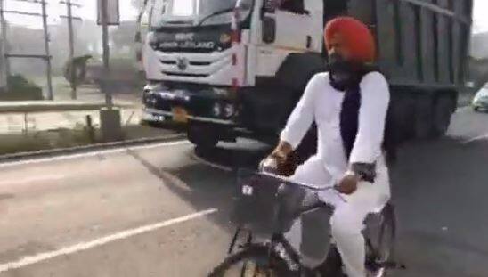 AAP MLA Dev Mann arrives at the Assembly on a bicycle 'ਆਪ' ਵਿਧਾਇਕ ਦੇਵ ਮਾਨ ਸਾਈਕਲ 'ਤੇ ਪਹੁੰਚੇ ਵਿਧਾਨ ਸਭਾ