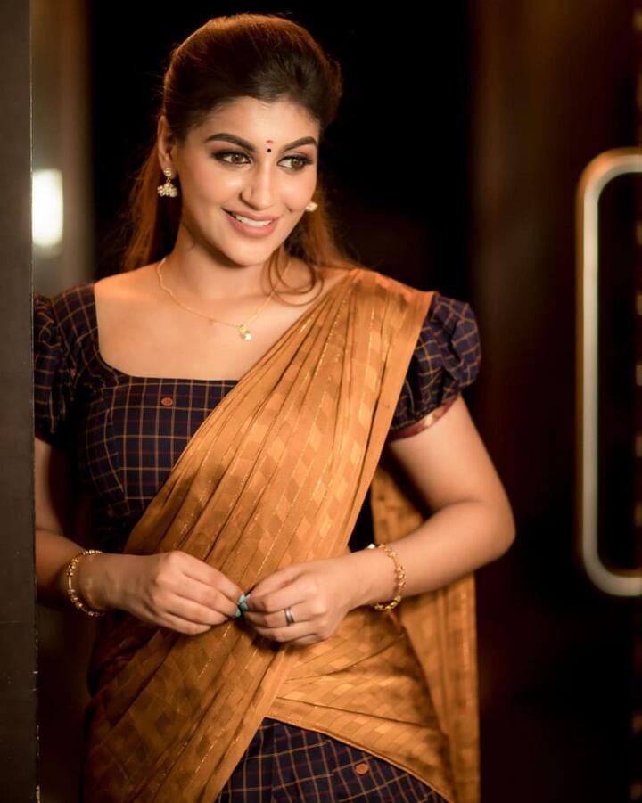 பஞ்சணை சுகமும் பால் பழமும் படையும் குடையும் சேவகரும் ஒன்றாய் இணையும் காதலர் முன்னே கானல் நீர் போல் மறையாதோ