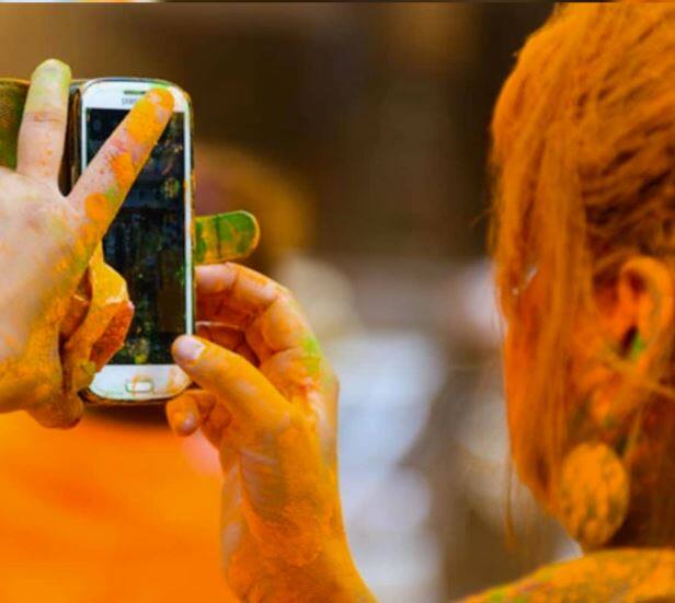 Holi 2022 : ਹੋਲੀ ਦਾ ਤਿਉਹਾਰ ਸ਼ੁਰੂ ਹੋ ਗਿਆ ਹੈ। ਅਜਿਹੇ 'ਚ ਕਈ ਲੋਕਾਂ ਨੇ ਰੰਗ, ਪਿਚਕਾਰੀ ਅਤੇ ਮਠਿਆਈਆਂ ਖਰੀਦਣੀਆਂ ਸ਼ੁਰੂ ਕਰ ਦਿੱਤੀਆਂ ਹਨ।