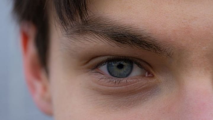 আচমকা ঝাপসা হয়ে আসছে দৃষ্টি? চোখ খুললেই কালো ছিটে ছিটে ভাসছে? শারীরিক দুর্বলতা নয়, ডায়াবেটিক রেটিনোপ্যাথিরও শিকার হয়ে থাকতে পারেন আপনি।