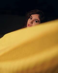 Bigboss fame sherin : மங்காத சூரிய ஒளியாய் மஞ்சள் உடையில் பிரகாசித்த ஷெரின்... அப்பப்பா! அப்படி ஒரு அழகு!