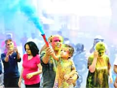 કોરોનાના 2 વર્ષ બાદ હોળીના રંગો પરત આવ્યા, તસવીરોમાં જુઓ દેશના નેતા અને જનતાની હોળીની ઉજવણી