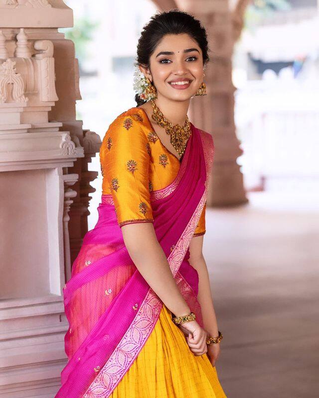 వీటికి ప్రేక్షకుల నుంచి మంచి రెస్పాన్స్ వస్తోంది.(Photo Courtesy: Krithi Shetty Instagram)