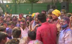 होली के रंग में डूबे Manish Sisodia ने पंजाब में हारने वाले विपक्षी नेताओं पर कसा तंज