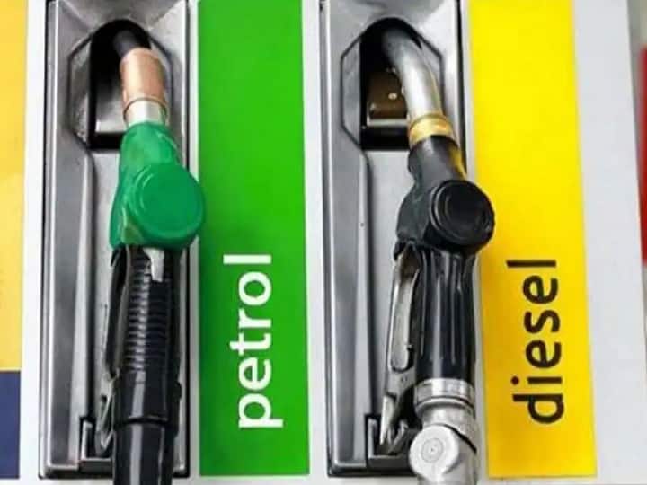 petrol diesel price hike today 22 march know about your city petrol diesel rates Petrol Diesel Price : खिशाला कात्री! पेट्रोल-डिझेल महागलं, 137 दिवसांनंतर इंधन दरवाढ, जाणून घ्या तुमच्या शहरातील नवे दर
