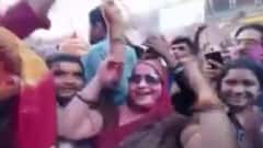 Khabarein Tabadtod: देखें होली के दिन की अभी तक की सभी बड़ी खबरें फटाफट