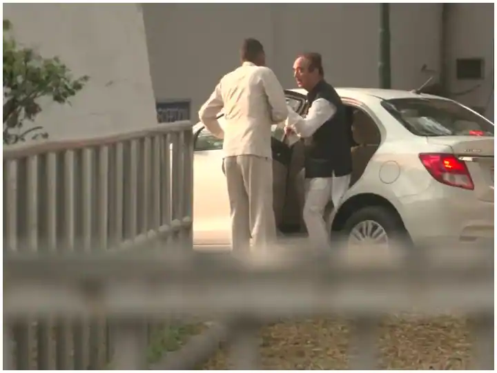 G-23 ਆਗੂਆਂ ਦੀ ਮੀਟਿੰਗ ਤੋਂ ਬਾਅਦ ਸੋਨੀਆ ਗਾਂਧੀ ਨੂੰ ਮਿਲਣ ਪਹੁੰਚੇ ਗੁਲਾਮ ਨਬੀ ਆਜ਼ਾਦ,  ਨਾਰਾਜ਼ ਆਗੂਆਂ ਨੂੰ ਮਨਾਉਣ ਦੀ ਕੋਸ਼ਿਸ਼