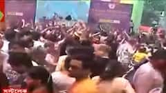 Dol Utsav 2022: ডিজে বাজিয়ে রেন ডান্সে সামিল সল্টলেকের BF ব্লকের বাসিন্দারা | Bangla News