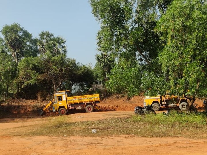 வானூரில் வட்டாட்சியர் உதவி உடன் சுரண்டப்படும் செம்மண் - முதல்வரின் தனிப்பிரிவுக்கு மக்கள்  புகார் மனு