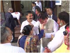 Holi 2022: होली के रंग में रंगे पुष्कर सिंह धामी, देशवासियों को दी शुभकामनाएं, देखें जश्न की तस्वीरें