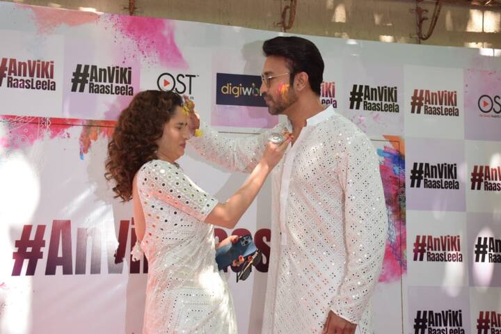 বলিউডের ছোট পর্দার জনপ্রিয় অভিনেত্রী অঙ্কিতা লোখান্ডে। গতবছরই দীর্ঘদিনের প্রেমিক ভিকি জৈনের সঙ্গে বিবাহবন্ধনে আবদ্ধ হয়েছেন।