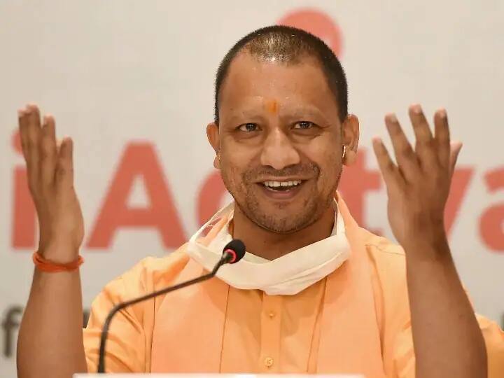 UP News: Mamchand reached on foot from Jaipur to meet CM Yogi Adityanath UP News: सीएम योगी आदित्यनाथ के लिए गजब की दीवानगी, जयपुर से पैदल चलकर मिलने पहुंचे मामचंद