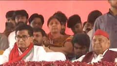 यूपी में Mulayam के कार्यकर्ताओं पर पुष्पवर्षा, मनाई गयी SP की एकता वाली होली | Holi 2022