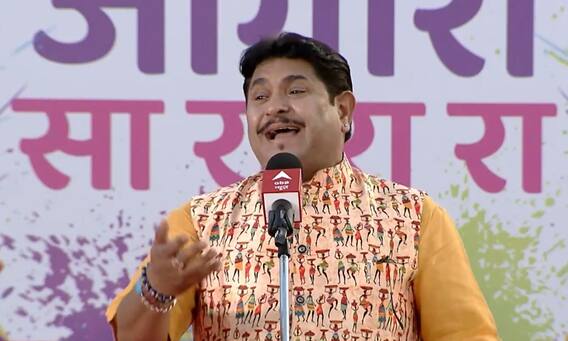 'दुर्बल पंजा तोड़ ना पाया एक कमल का फूल, सत्य कहावत हो गई हाथी के सर पर है धूल', कवियों संग होली का जश्न