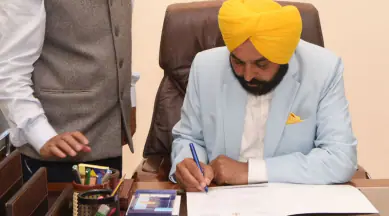 Holiday announced to the government employees of Punjab yesterday, the decision was taken by meeting the teachers and parents Punjab News: ਪੰਜਾਬ ਦੇ ਸਰਕਾਰੀ ਮੁਲਾਜ਼ਮਾਂ ਨੂੰ ਕੱਲ੍ਹ ਛੱਟੀ ਦਾ ਐਲਾਨ, ਅਧਿਆਪਕ- ਮਾਪਿਆਂ ਨੇ ਮਿਲਣੀ ਕਰਕੇ ਲਿਆ ਫੈਸਲਾ