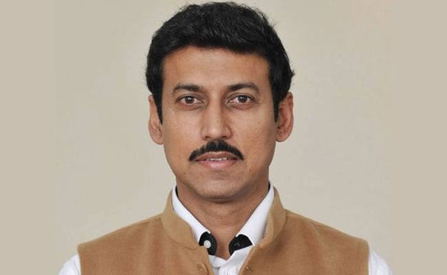 राज्यवर्धन सिंह राठोर: नेमबाज राज्यवर्धन सिंह राठोड, ज्यांनी 2004 अथेन्स ऑलिम्पिकमध्ये भारतासाठी रौप्य पदक जिंकले, त्यांनी भारतीय सैन्यातून निवृत्ती घेऊन सप्टेंबर 2013 मध्ये राजस्थान विधानसभेच्या निवडणुकीपूर्वी भाजप प्रवेश केला. त्यानंतर 2014 च्या लोकसभा निवडणुकीत त्यांना जयपूर ग्रामीण लोकसभा मतदारसंघातून निवडणूक लढवण्याची संधी मिळाली. निवडणुकीत विजयी झाल्यानंतर त्यांना 2017 मध्ये क्रीडा आणि युवक व्यवहार राज्यमंत्रीही करण्यात आले. ते सध्या जयपूर ग्रामीणचे खासदारही आहेत.