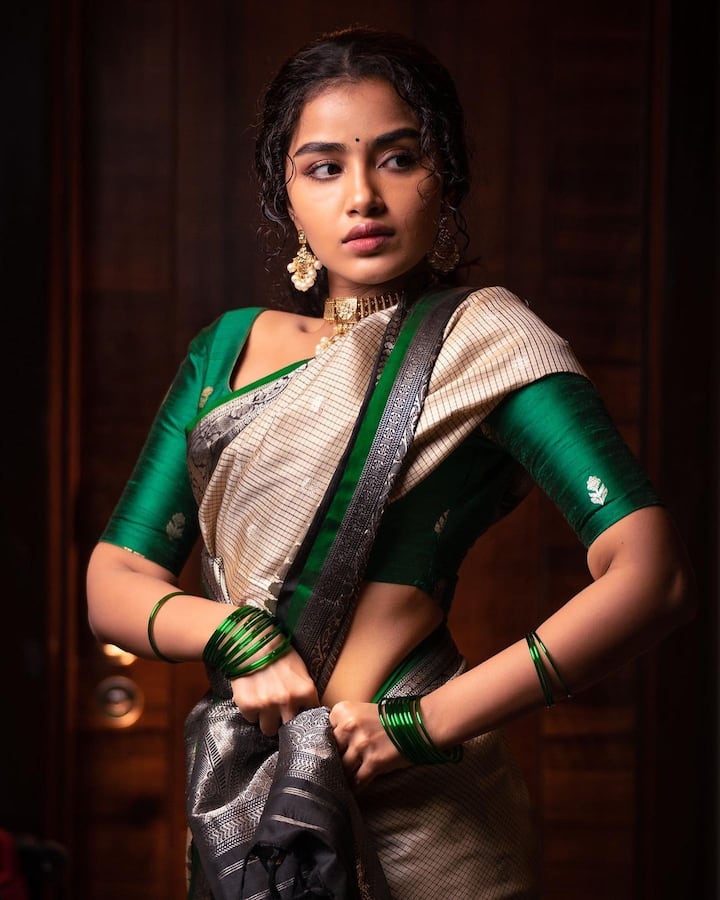 உன் வயசத்தான்… தித்திப்பா… தின்னேன்… உசுரத்தான்… கத்தி சொன்னேன்… ஏ…