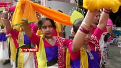 Dol Utsav 2022: পূর্ব পুঁটিয়ারিতে প্রগতি সঙ্ঘের উদ্যোগে বসন্তোৎসব, আবির খেলায় মাতলেন এলাকাবাসী | Bangla News