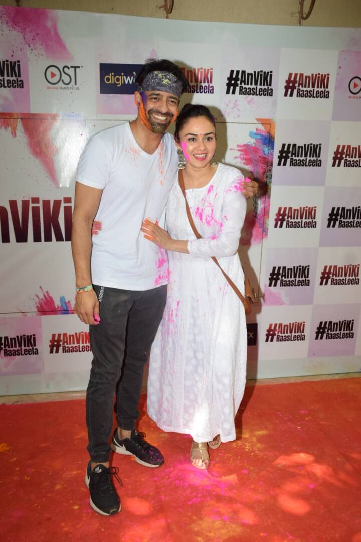 Actors Himmanshoo Malhotra and Amrita Khanvilkar came perfectly decked up for the Holi bash. Amrita is among Ankita's close friends.